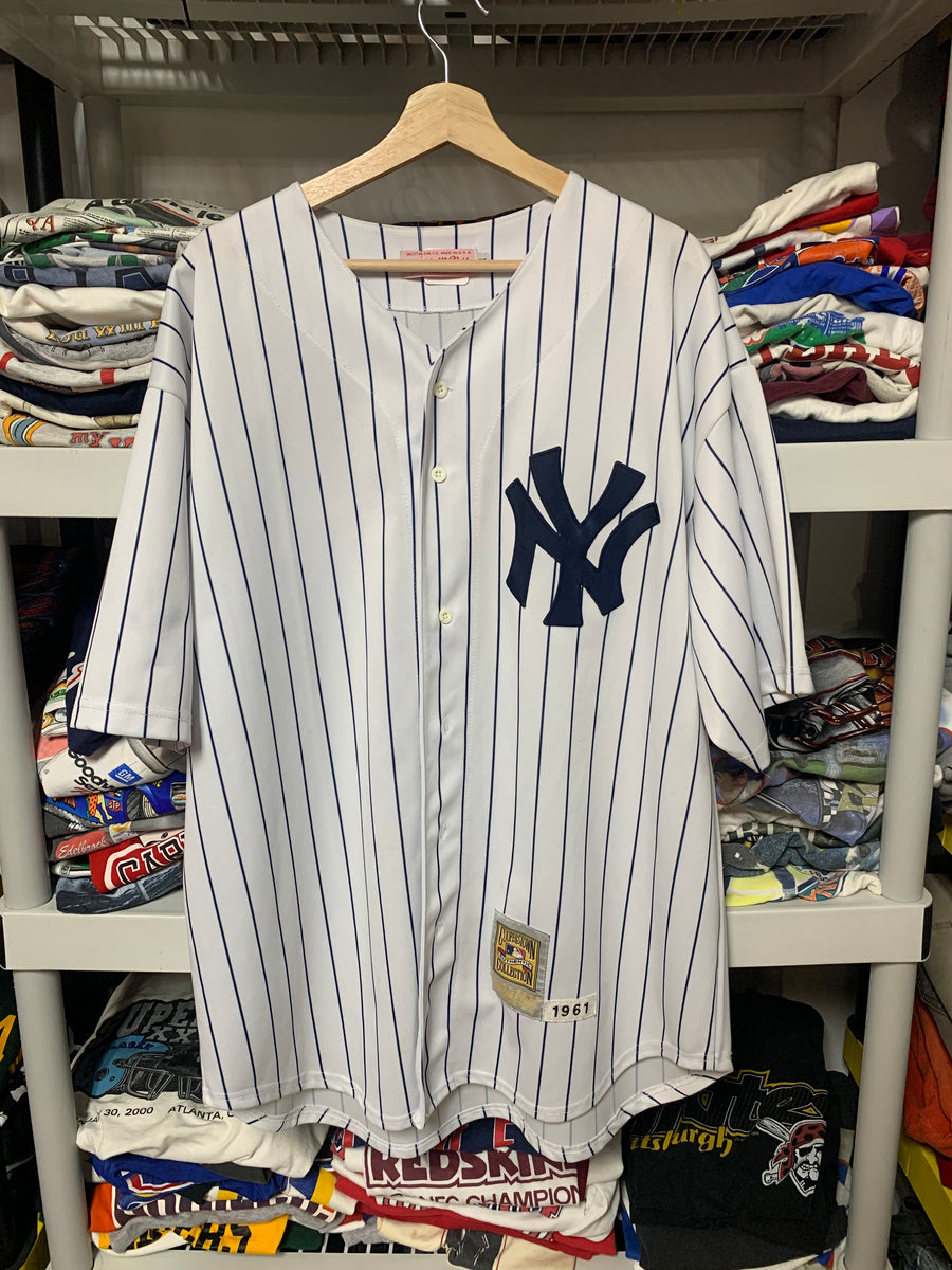 Mail call! 📫 roger maris 1961 Mitchell and ness home authentic. 4 numbers  left until I'm done with my retired number Yankees set. : r/baseballunis